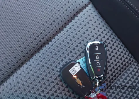 2025 Chevrolet Trax Fwd Lt z USA, uszkodzony, nr VIN KL77LHEP2SC095654